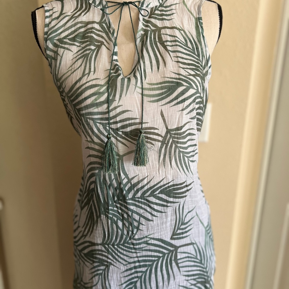 Harve Bernard Green Leaf Print Sleeveless Top